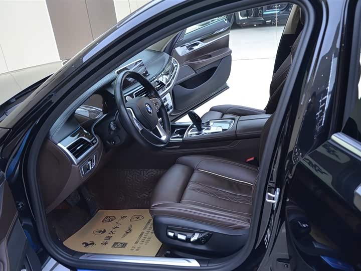 Фото 4 - BMW 7 Series