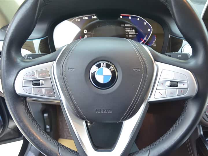 Фото 9 - BMW 7 Series