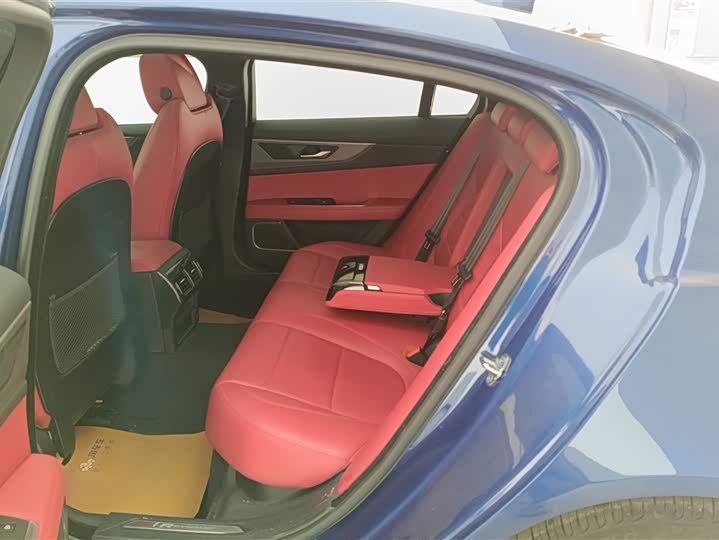 Фото 11 - Jaguar XE L