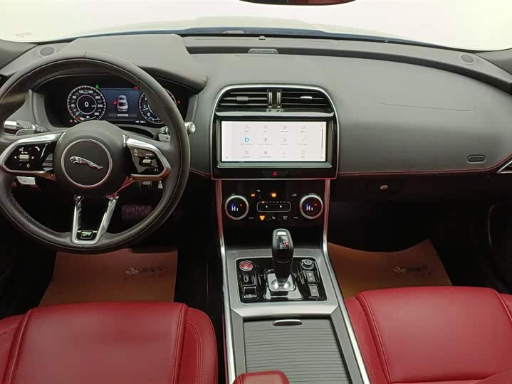 Фото 12 - Jaguar XE L