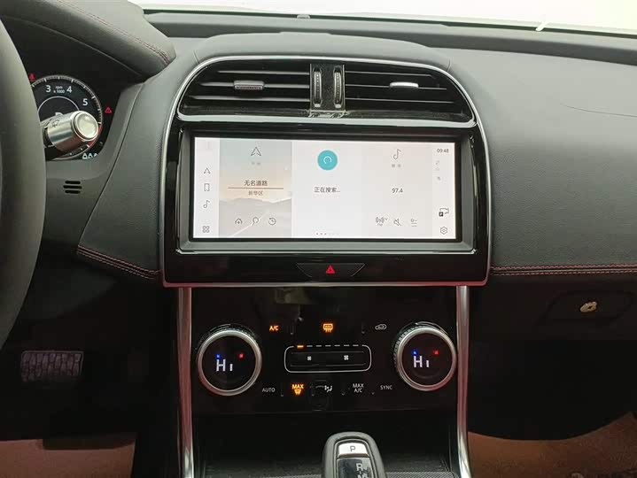 Фото 13 - Jaguar XE L