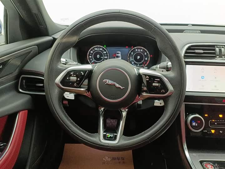 Фото 15 - Jaguar XE L