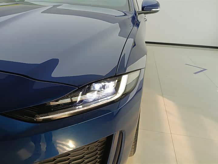 Фото 5 - Jaguar XE L