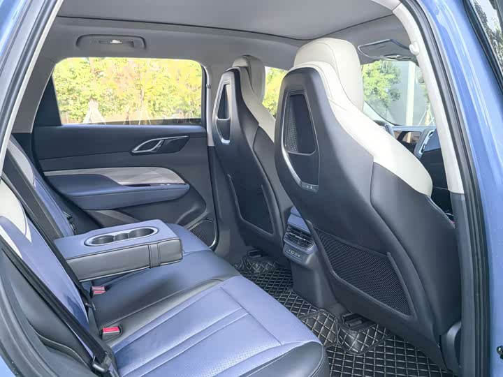 Фото 4 - Hongqi HS3