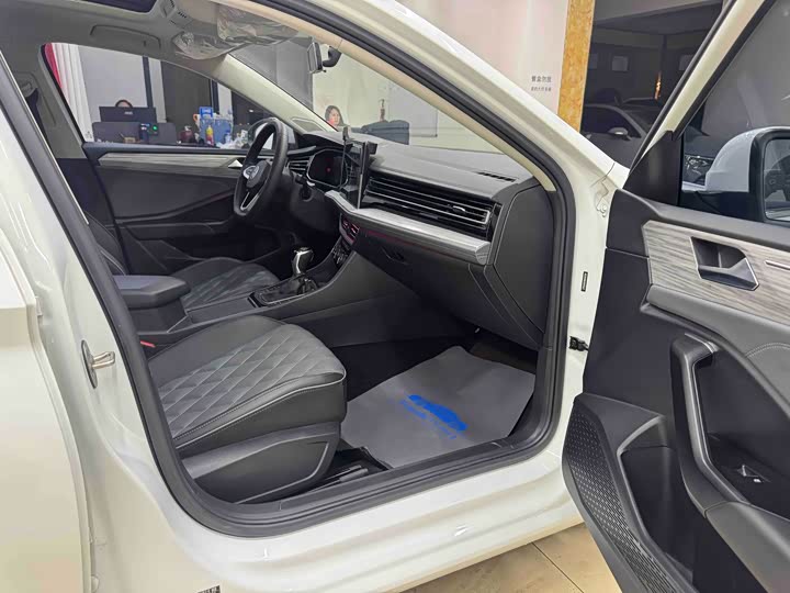 Фото 10 - Volkswagen Sagitar L