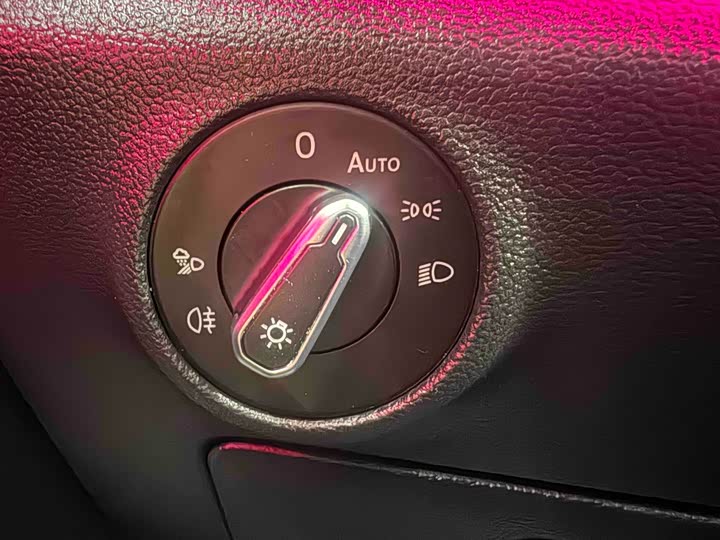 Фото 11 - Volkswagen Sagitar L