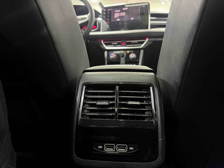 Фото 18 - Volkswagen Sagitar L