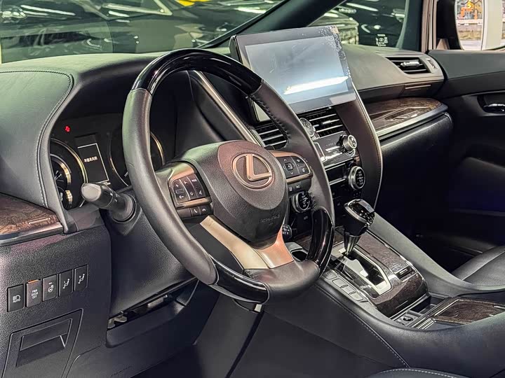 Фото 5 - Toyota Vellfire