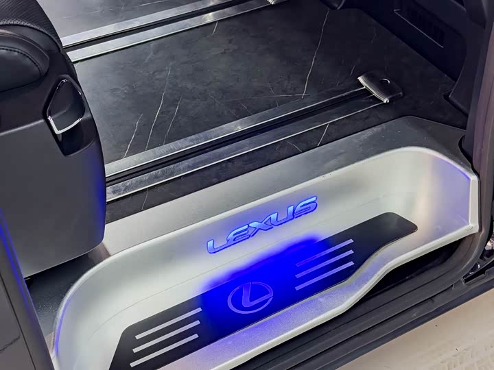 Фото 6 - Toyota Vellfire