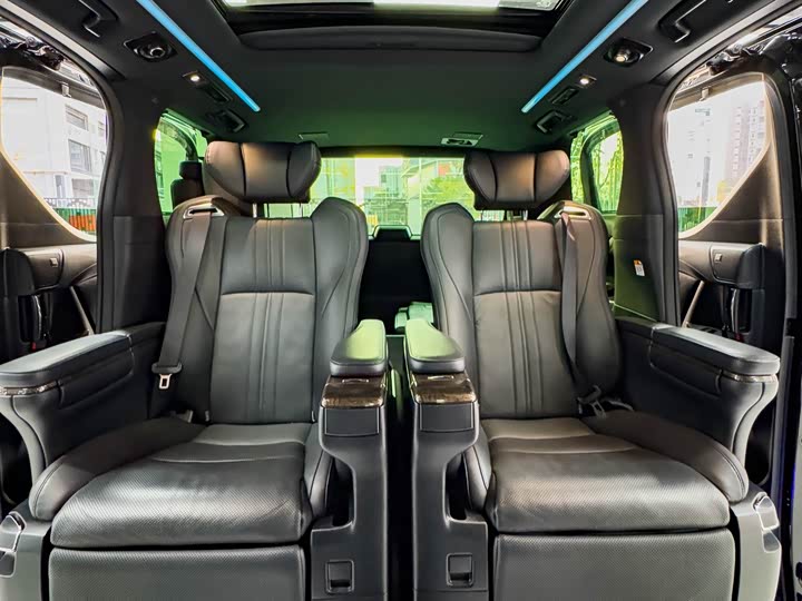 Фото 8 - Toyota Vellfire