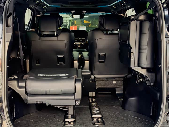 Фото 9 - Toyota Vellfire