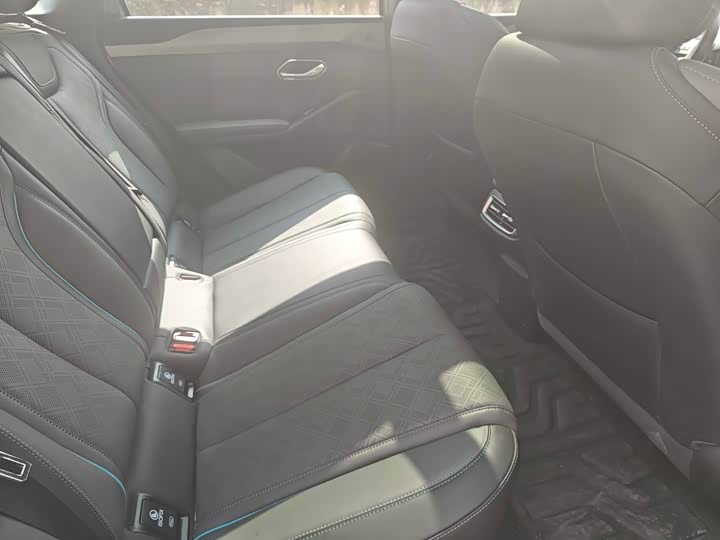 Фото 11 - BYD Qin L