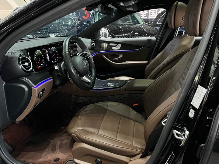 Фото 10 - Mercedes-Benz E-Class