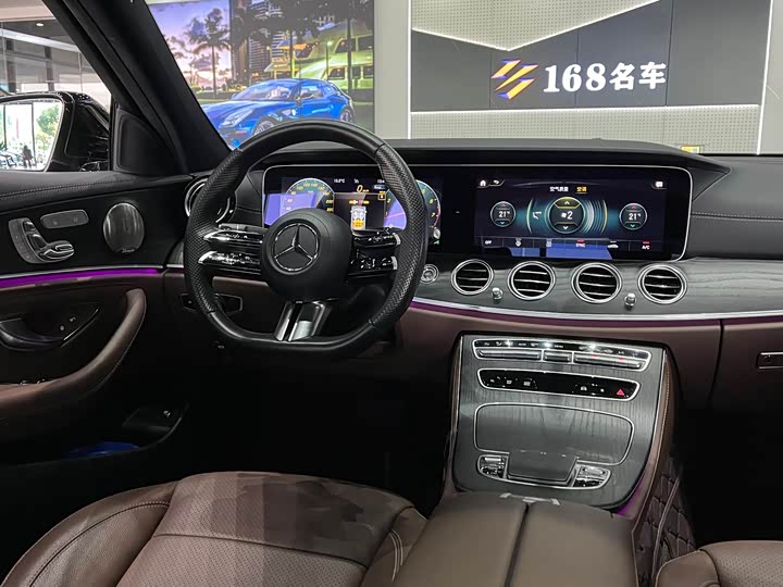 Фото 15 - Mercedes-Benz E-Class