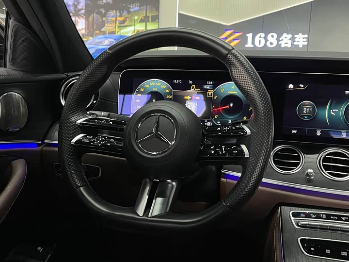 Фото 16 - Mercedes-Benz E-Class