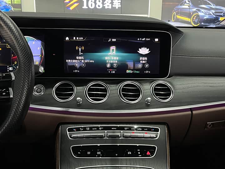 Фото 17 - Mercedes-Benz E-Class