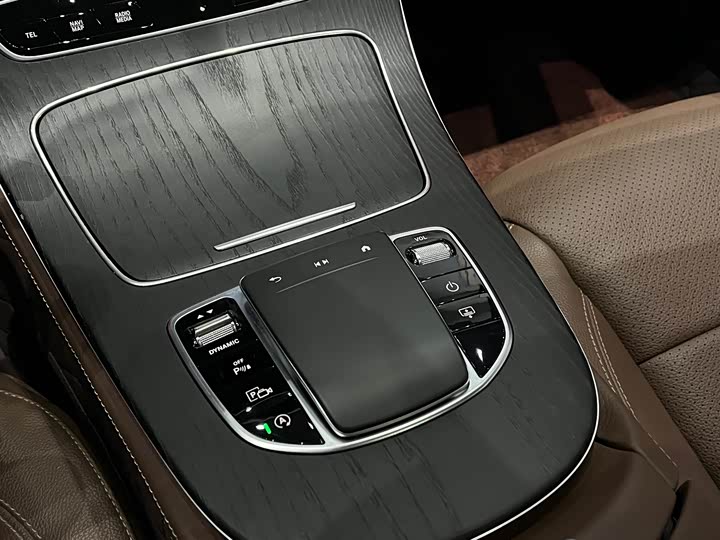 Фото 18 - Mercedes-Benz E-Class