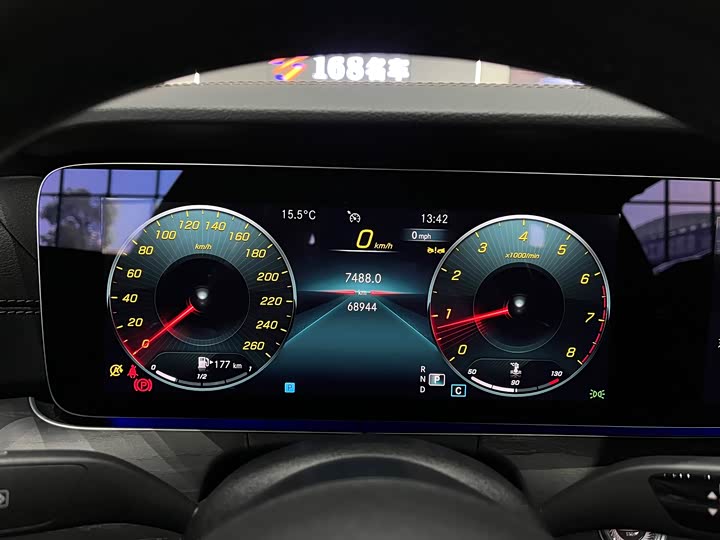 Фото 19 - Mercedes-Benz E-Class