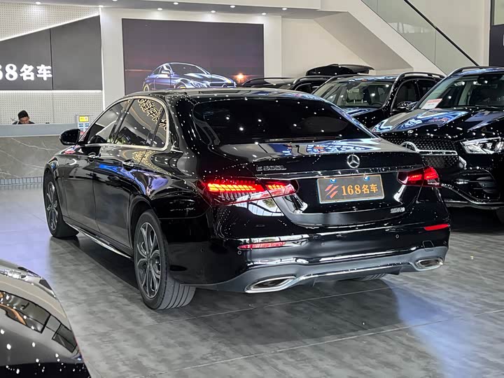 Фото 7 - Mercedes-Benz E-Class