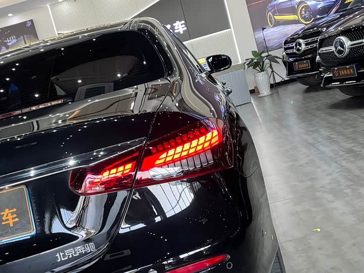 Фото 8 - Mercedes-Benz E-Class