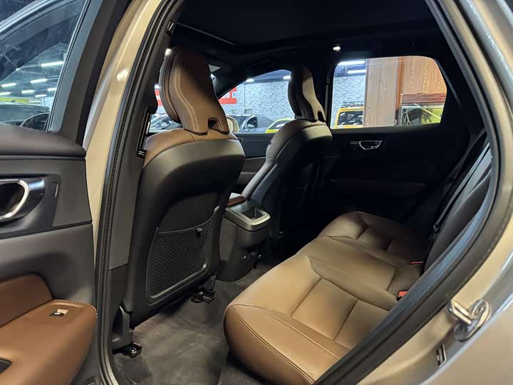 Фото 5 - Volvo XC60