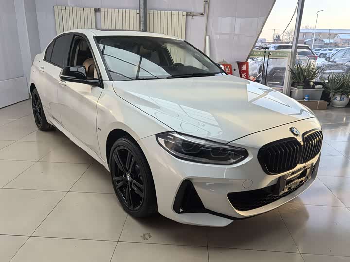 Фото 3 - BMW 1 Series