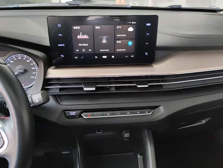 Фото 13 - Geely Vision X3