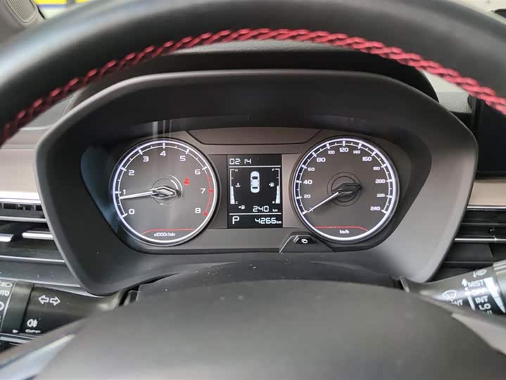 Фото 14 - Geely Vision X3