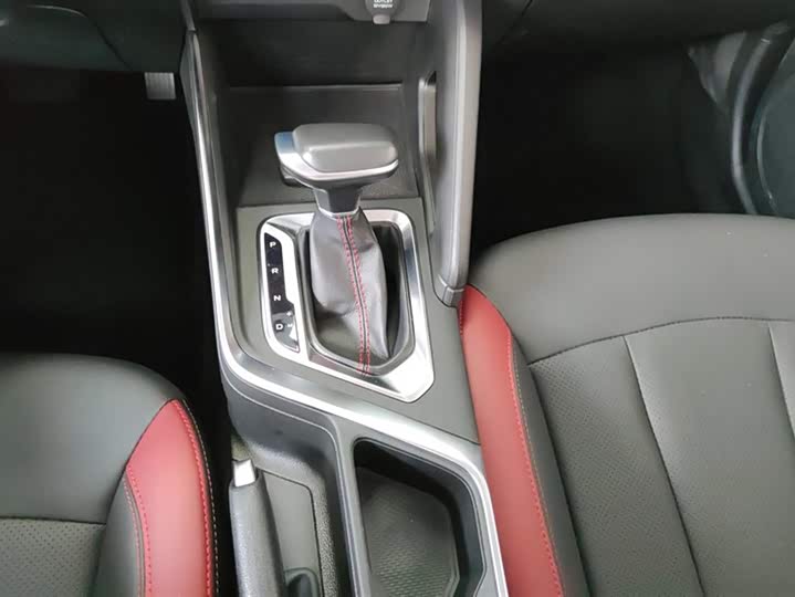 Фото 16 - Geely Vision X3