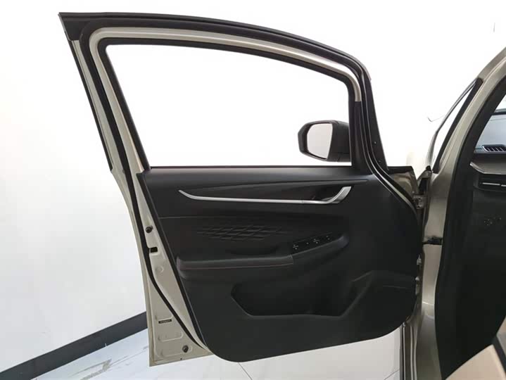 Фото 7 - Geely Vision X3