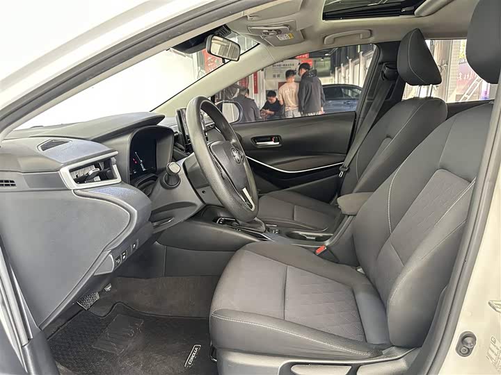 Фото 4 - Toyota Corolla