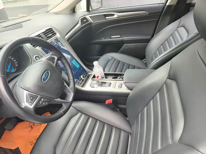 Фото 2 - Ford Mondeo