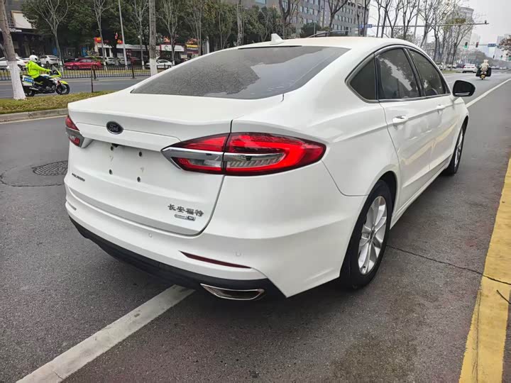 Фото 6 - Ford Mondeo