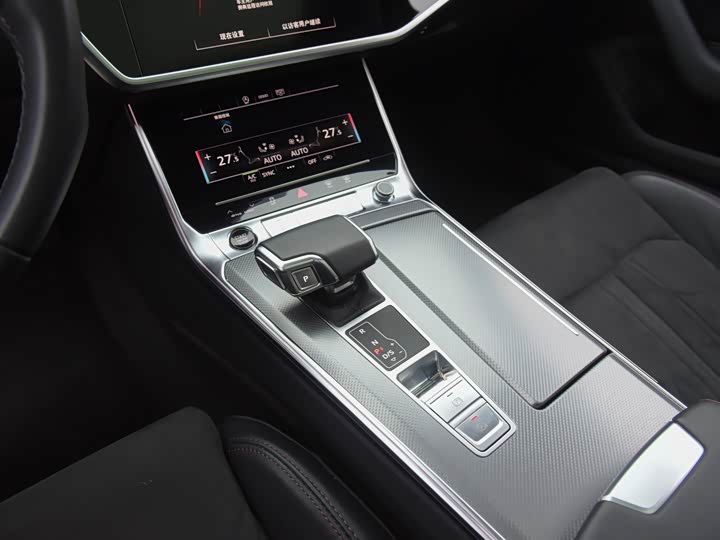 Фото 11 - Audi A6L