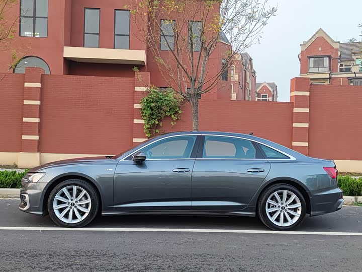 Фото 19 - Audi A6L