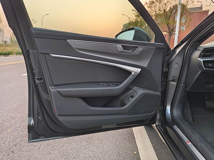 Фото 28 - Audi A6L