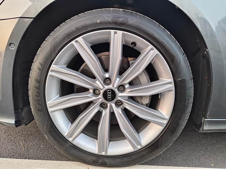 Фото 29 - Audi A6L