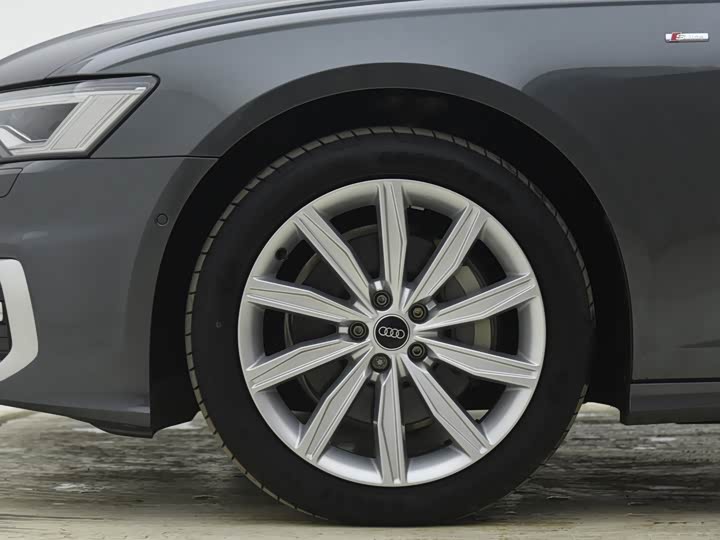 Фото 5 - Audi A6L