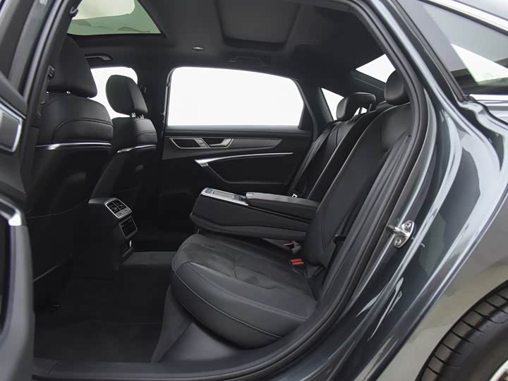 Фото 9 - Audi A6L