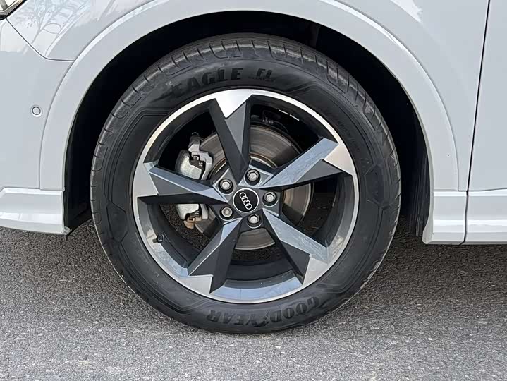 Фото 15 - Audi Q3