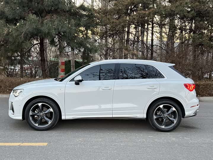Фото 4 - Audi Q3