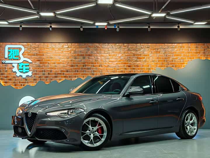 Фото 1 - Alfa Romeo Giulia