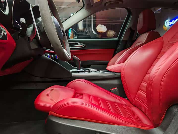 Фото 14 - Alfa Romeo Giulia