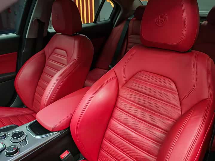 Фото 16 - Alfa Romeo Giulia