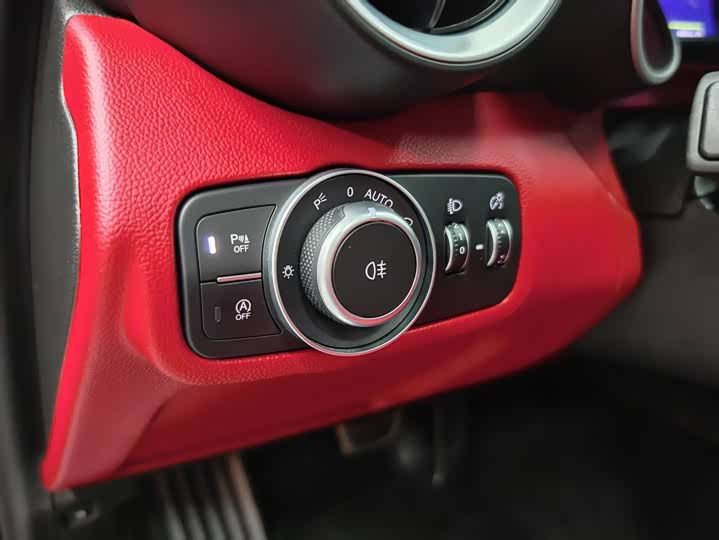 Фото 18 - Alfa Romeo Giulia