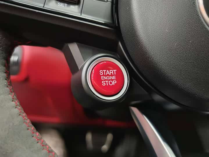 Фото 20 - Alfa Romeo Giulia