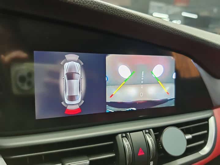 Фото 22 - Alfa Romeo Giulia