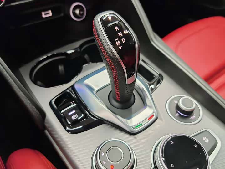 Фото 23 - Alfa Romeo Giulia