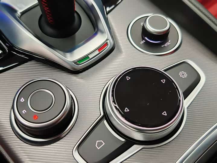 Фото 24 - Alfa Romeo Giulia