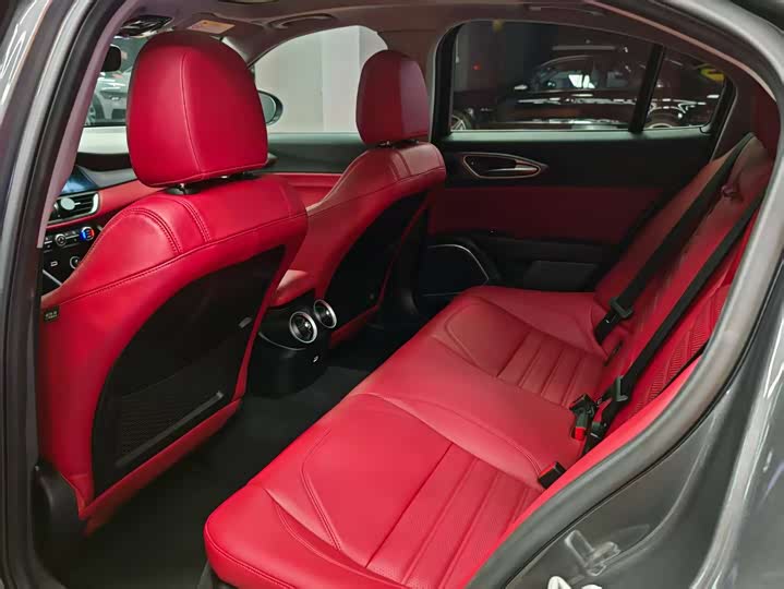 Фото 25 - Alfa Romeo Giulia